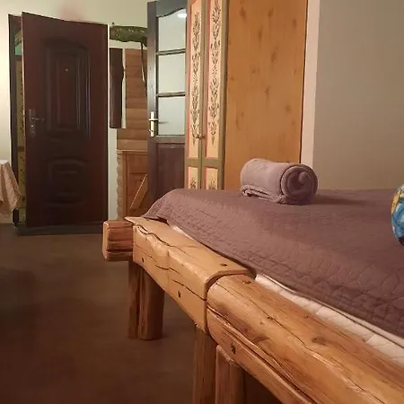 Kontra Szallashely Gazde/Camere de închiriat Sándorfalva